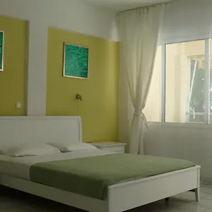 Hotel Dryades, Siviri